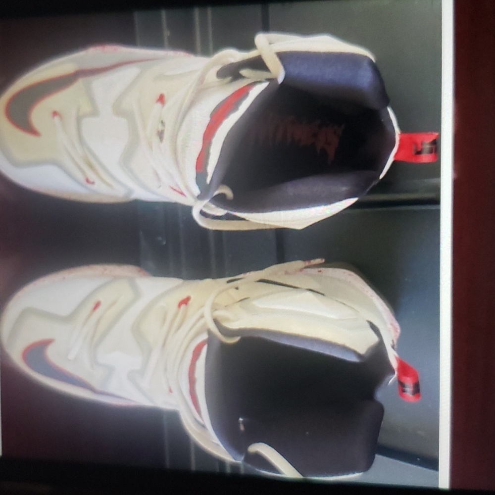 Lebron James shoes - Picture 2 of 4